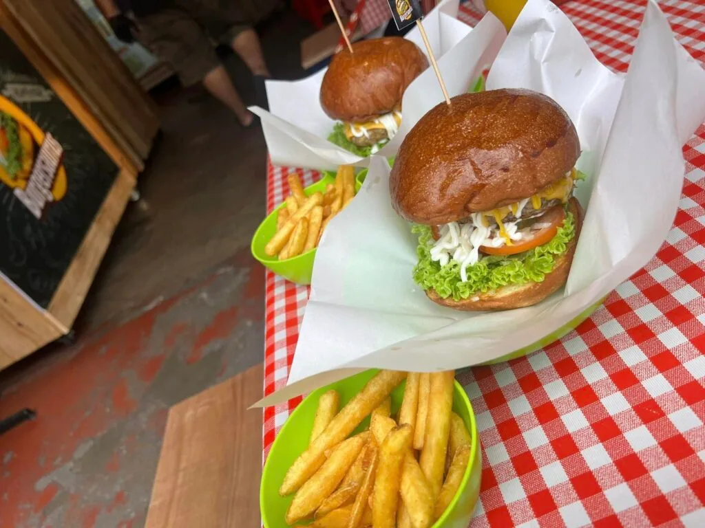 burgursauraus_burgers_williamtan_01