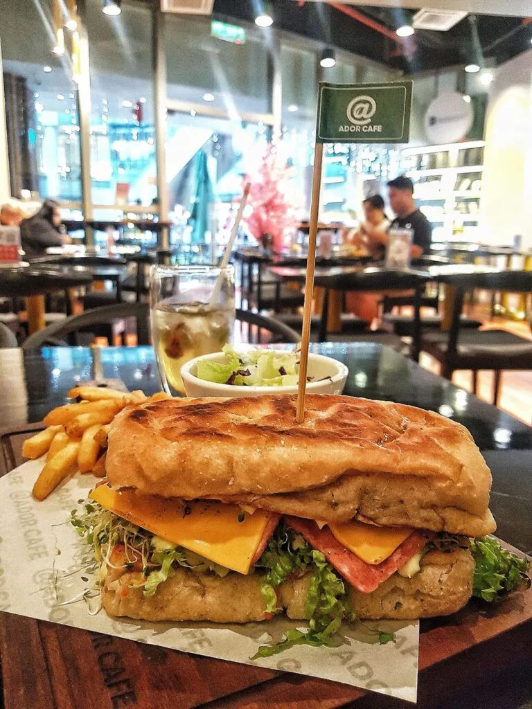 ador_cafe_vegan_sandwich_paulatan_01