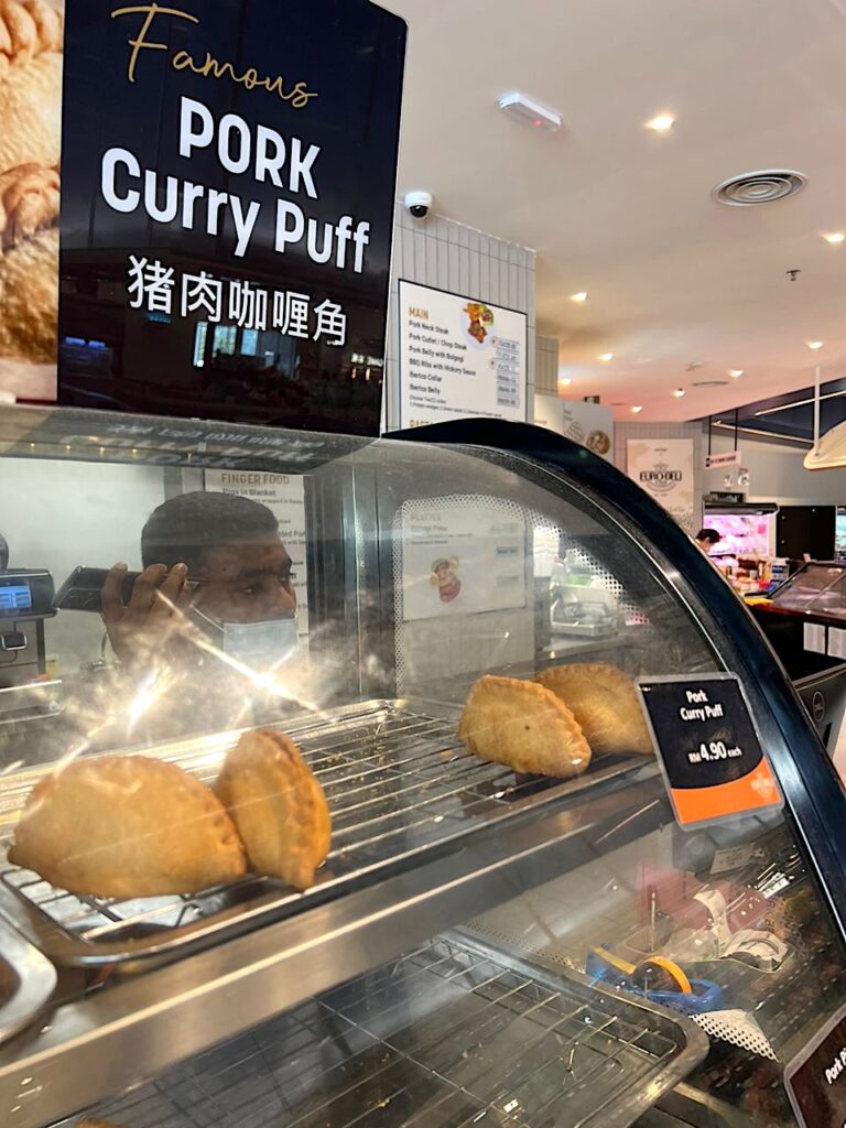 euro_deli_oug_pork_curry_puff_oct2023_vk_01