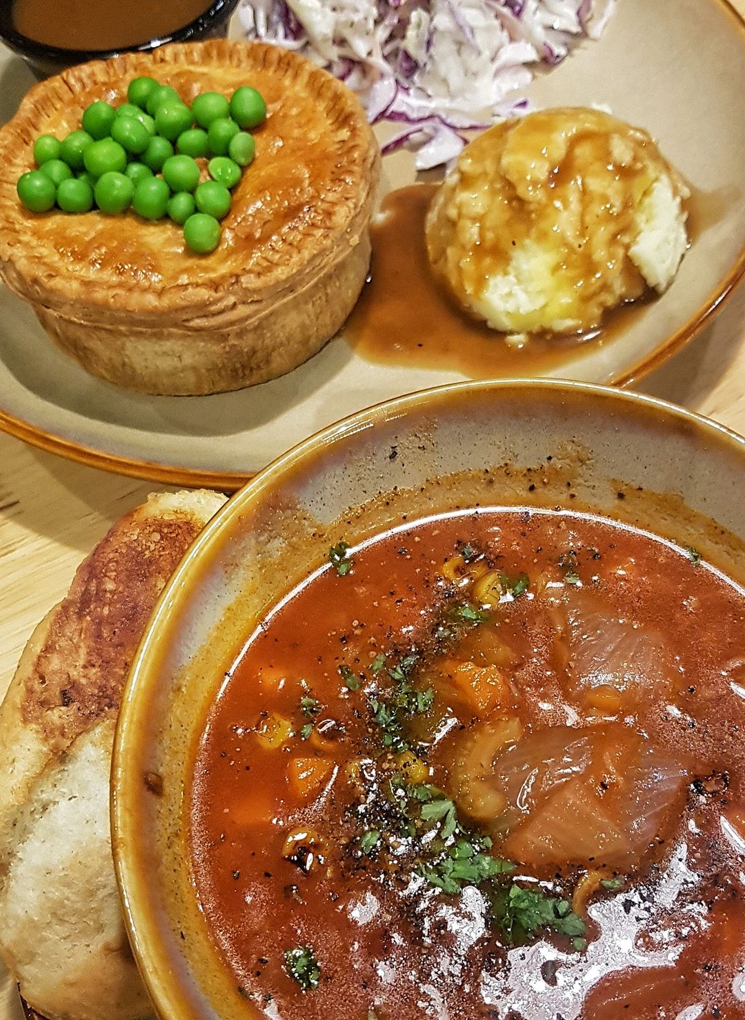 Dave's Deli Starling Mall Minestrone Soup and Pie