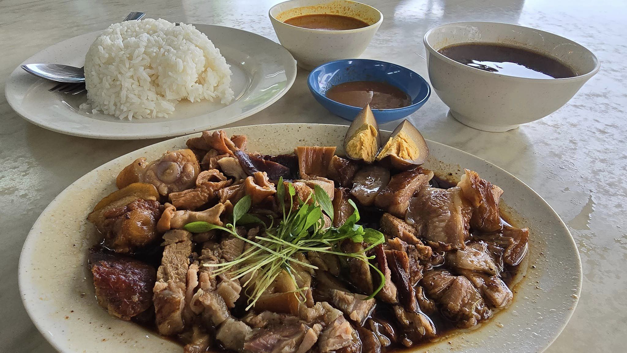 Xin Yuan Kopitiam Pork Leg Rice
