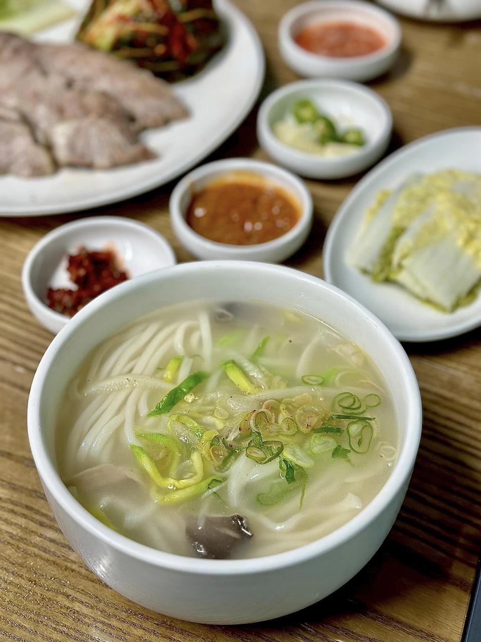 Hwangsaengga Kalguksu Noodles and Dumplings