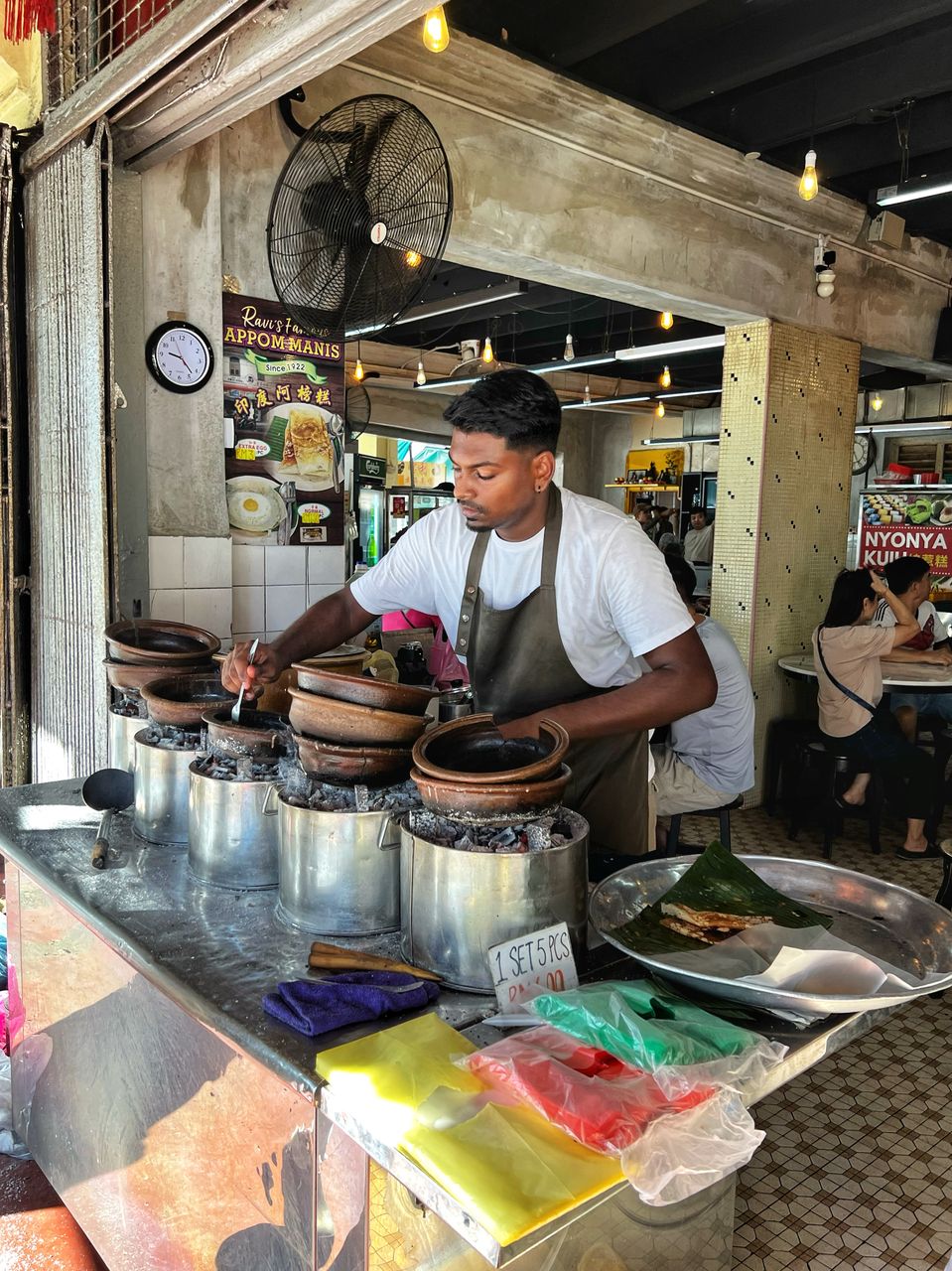 ravi’s claypot apom
