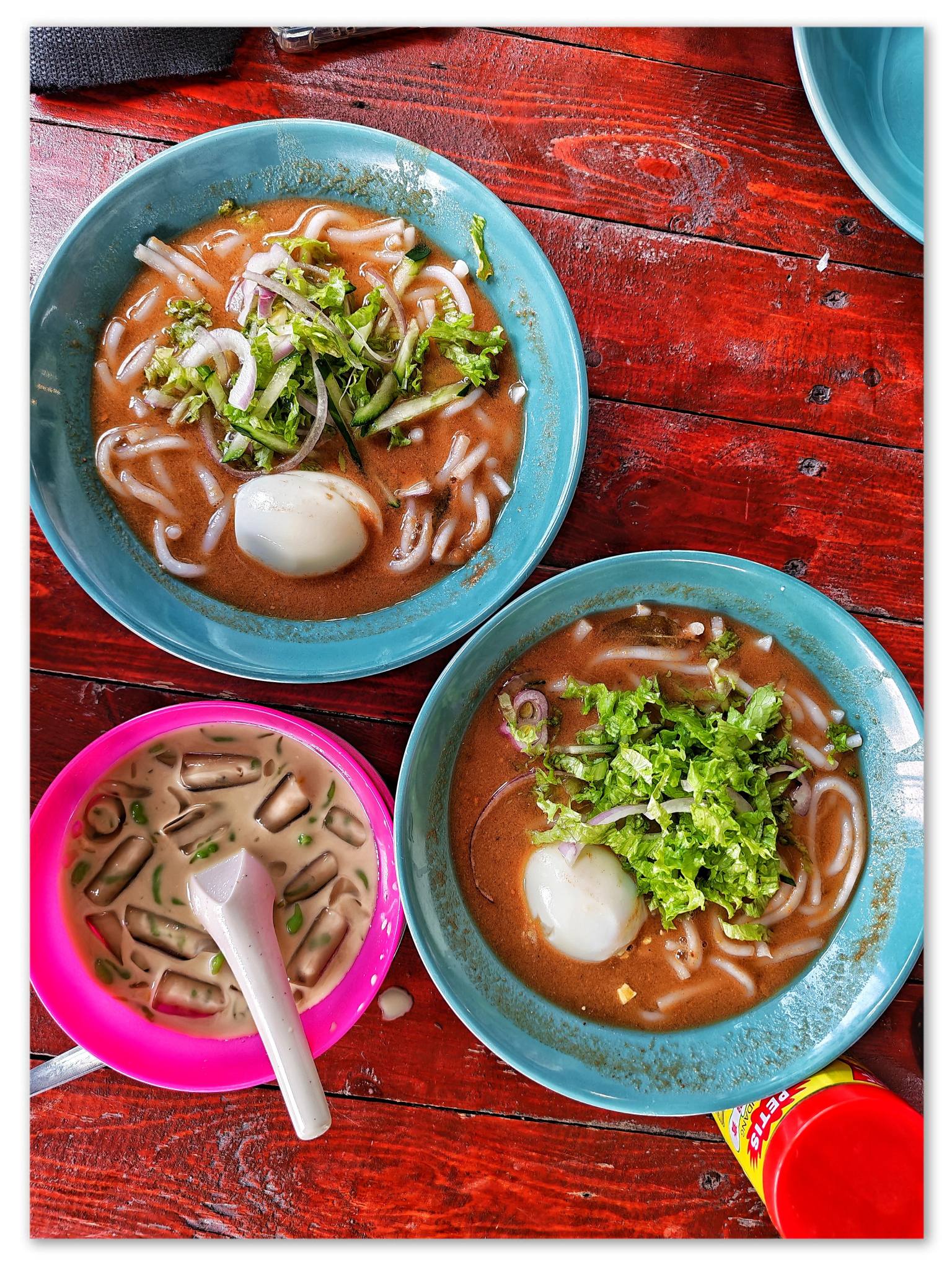 fara_idlan_mini_café_dec2025_hedgesliang_03