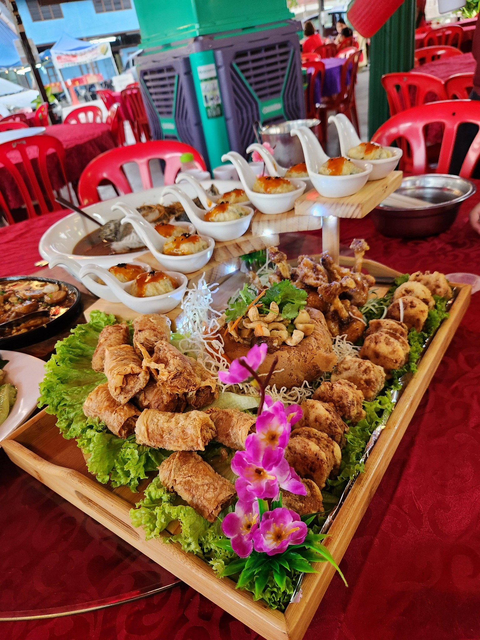 traffic_light_ks_seafood_restaurant_feb2026_andyng_02a