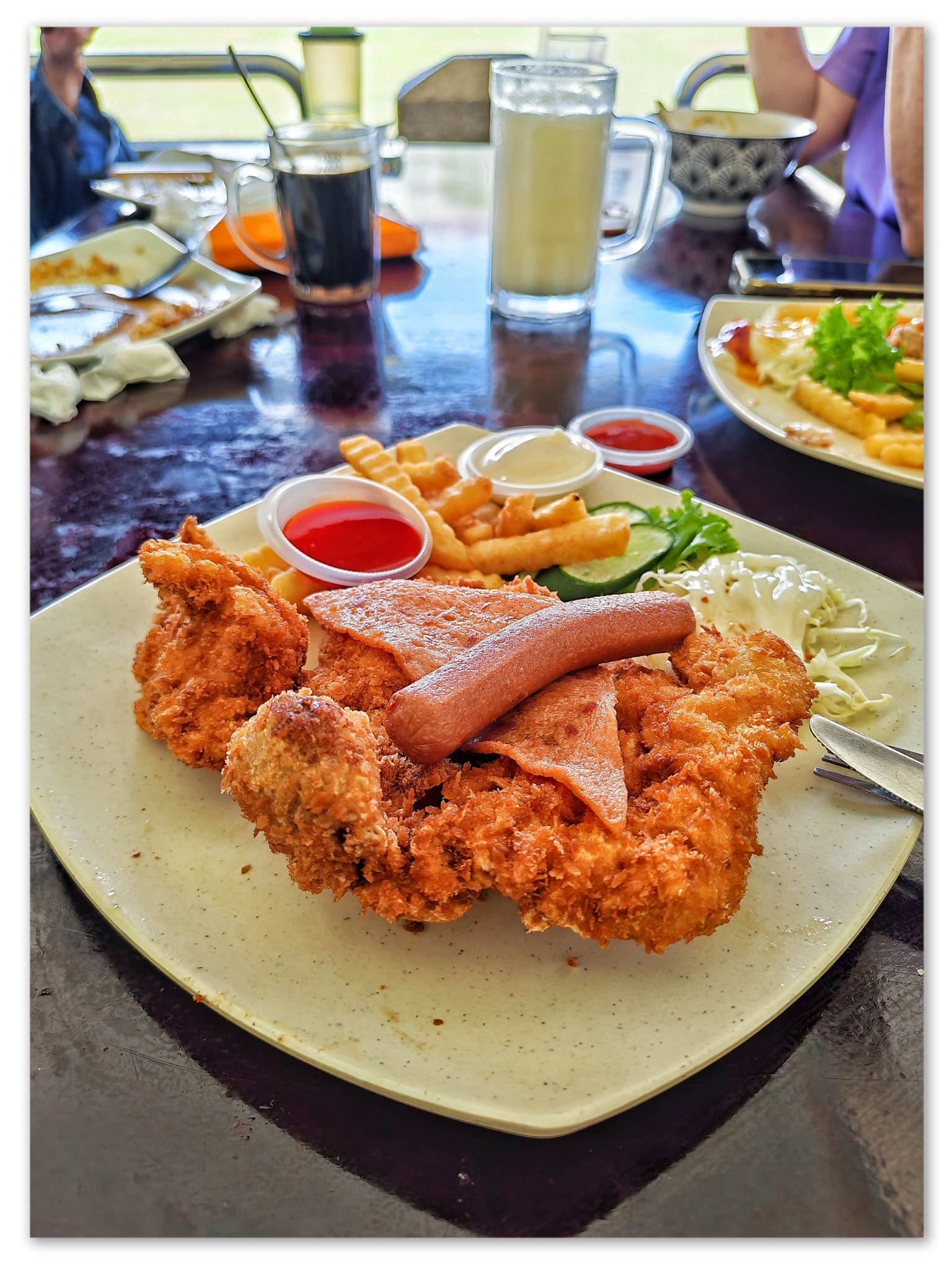 crc_victoria_cafe_apr2026_hedgesliang_01