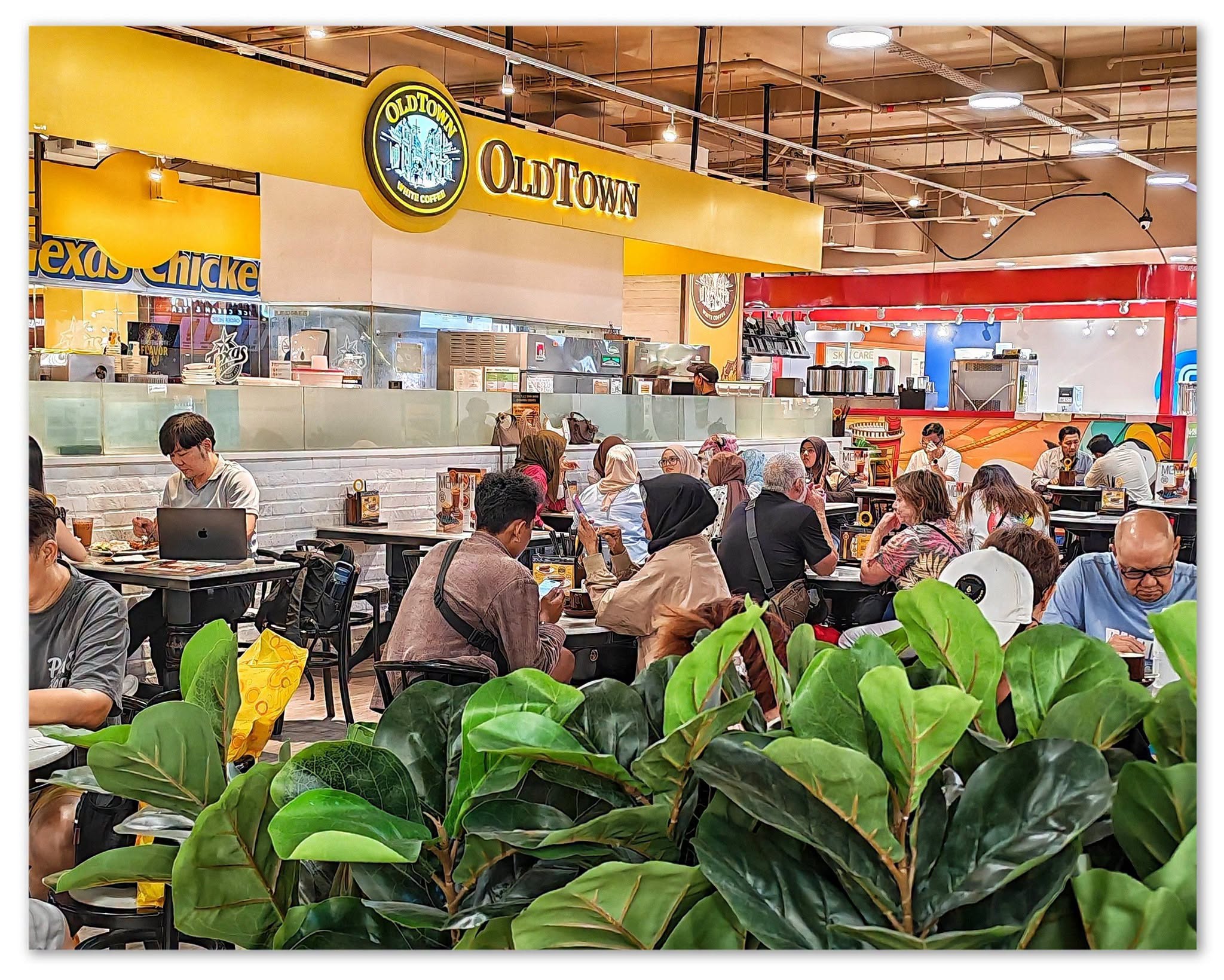 oldtown_white_coffee_1st_avenue_aug2026_hedgesliang_03
