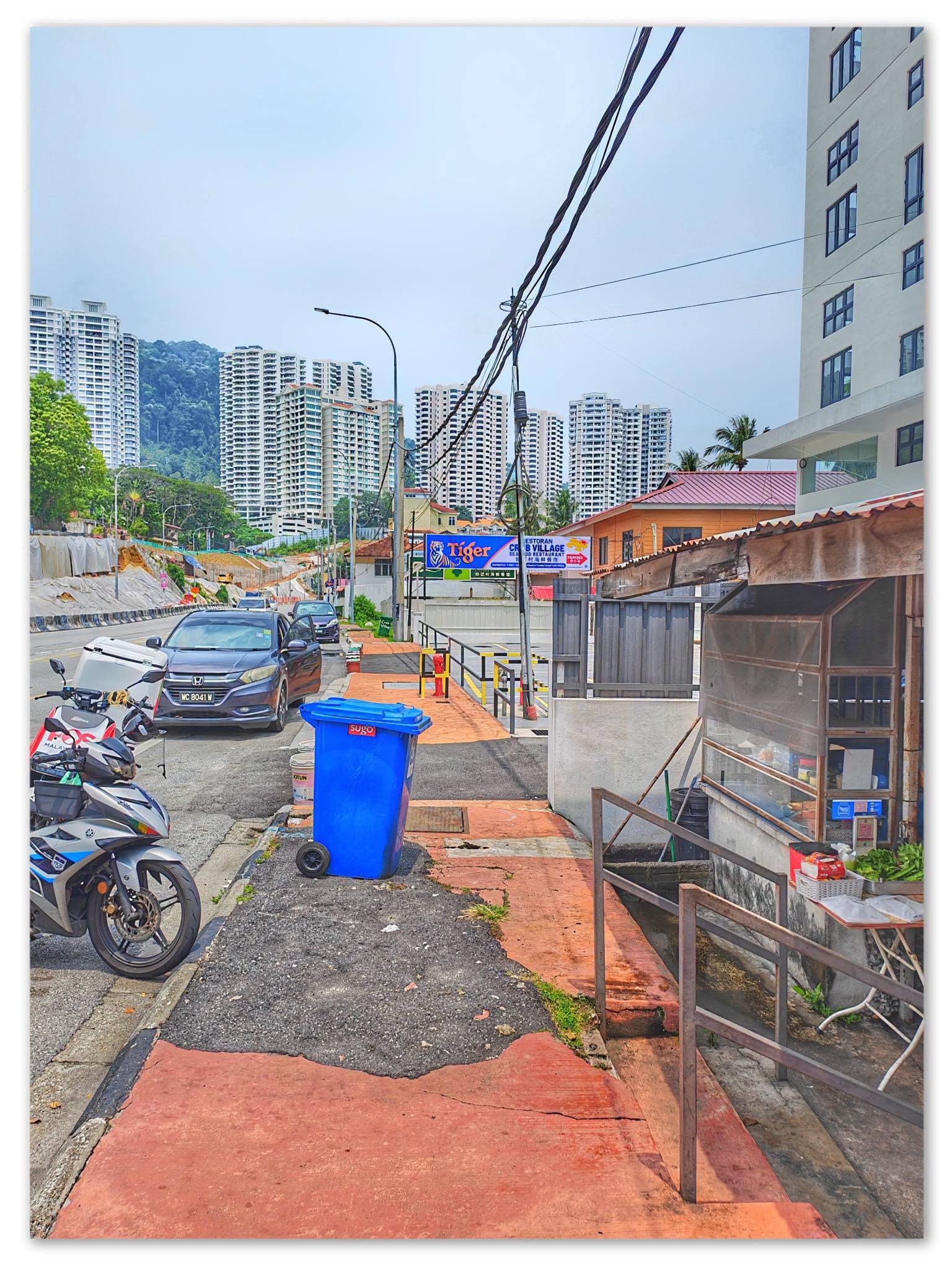 yat_tsunami_cafe_tanjung_bungah_sep2026_hedgesliang_05